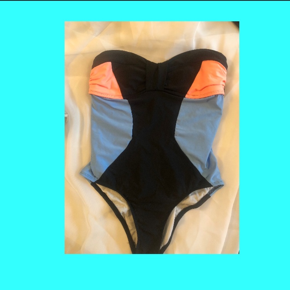 Gianni Bini color block swim suit medium